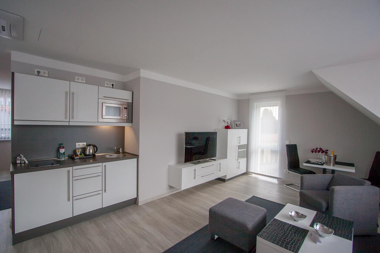 Aparthotel "Am Fliess" Хойерсверда Экстерьер фото